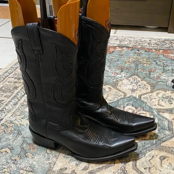 DanPost Black Leather Bexar Boots.
DP 2295 - Picture 2 of 8